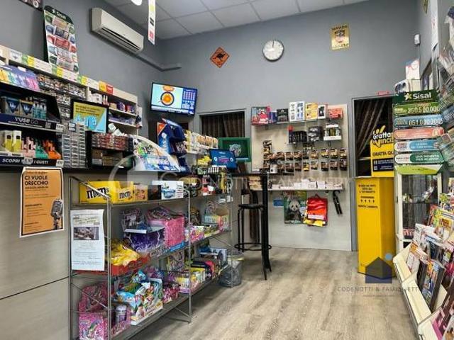 Locale Commerciale in vendita a Zona Est, Brescia