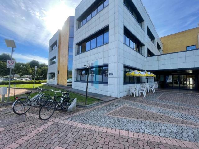 Locale Commerciale in vendita a Zona Est, Brescia
