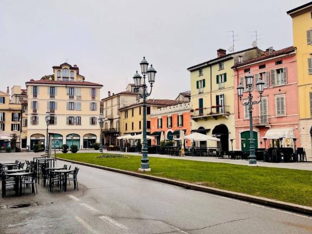 Locale Commerciale in vendita a Zona Centro, Brescia