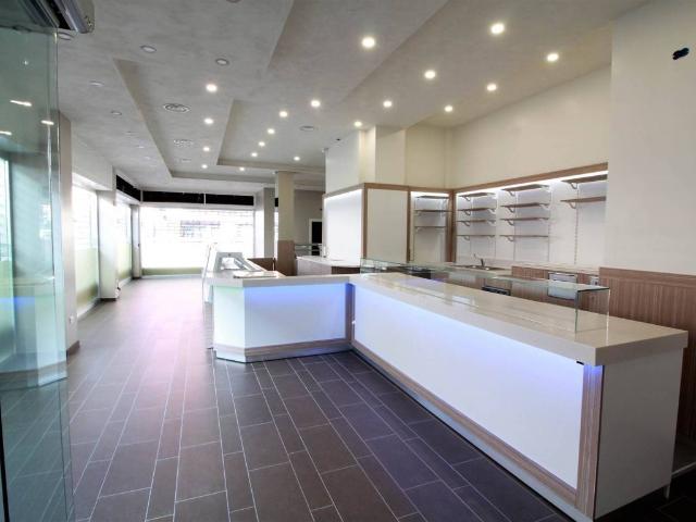 Locale Commerciale in vendita a San Rocchino - Costalunga, Brescia