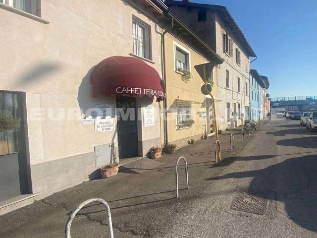 Locale Commerciale in vendita a San Polo Parco, Brescia