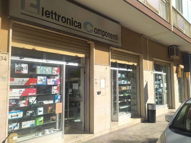 Locale Commerciale in vendita a Santa Chiara, Puglia