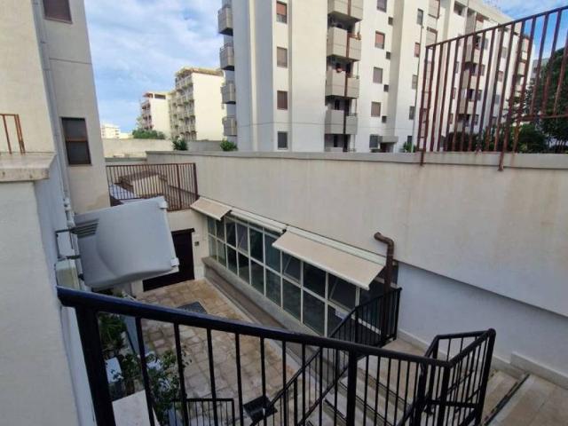 Locale Commerciale in vendita a Bozzano, Puglia