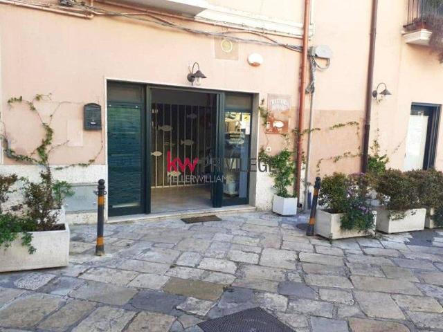 Locale Commerciale in vendita a Centro, Puglia