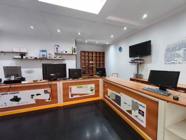 Locale Commerciale in vendita a Commenda, Puglia