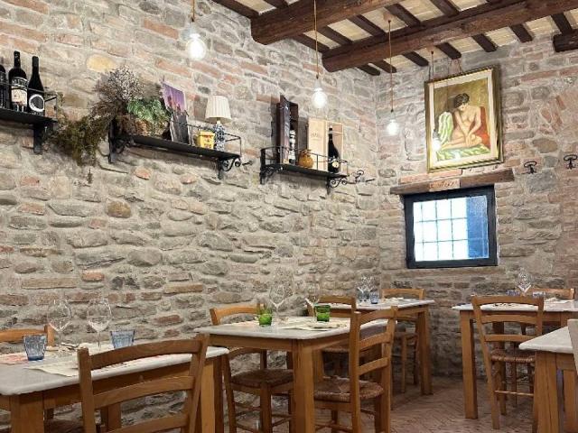 Locale Commerciale in vendita a Unione della Romagna Faentina, Brisighella