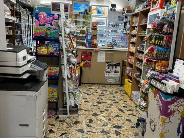 Locale Commerciale in vendita a Busalla, Liguria