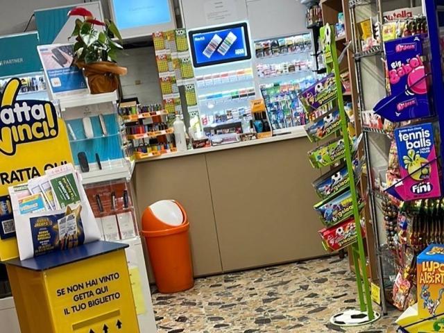 Locale Commerciale in vendita a Busalla, Liguria