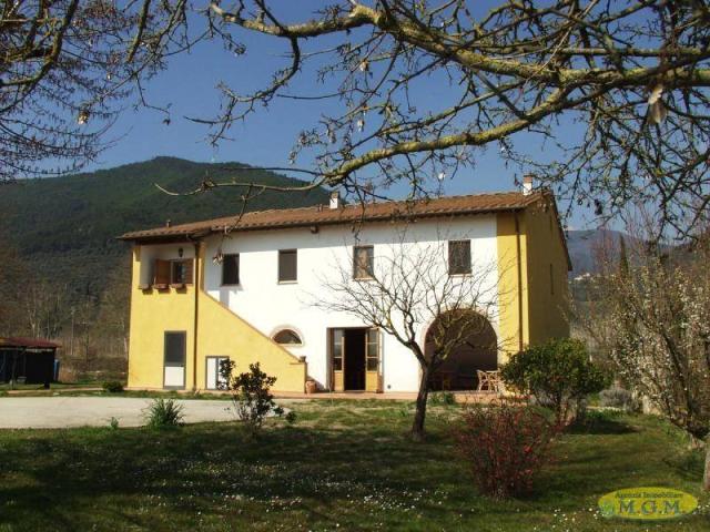 Locale Commerciale in vendita a Buti, Toscana