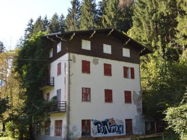 Locale Commerciale in vendita a Comunità delle Giudicarie, Caderzone