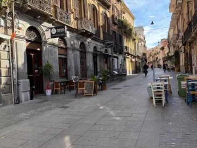 Locale Commerciale in vendita a Stampaxi/Stampace, Cagliari