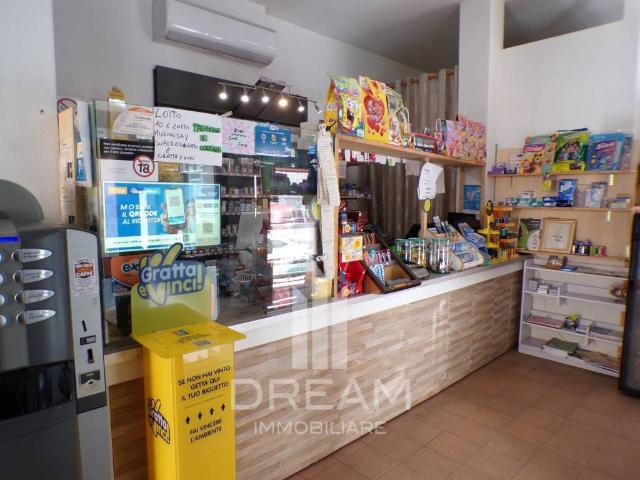 Locale Commerciale in vendita a San Giuseppe - Santa Teresa - Parteolla, Cagliari