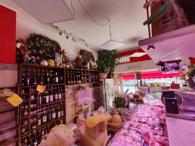 Locale Commerciale in vendita a Is Mirrionis, Cagliari
