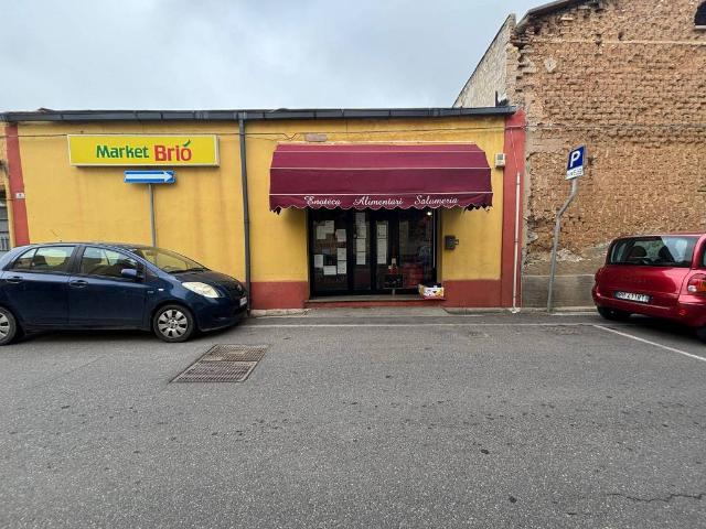 Locale Commerciale in vendita a San Giuseppe - Santa Teresa - Parteolla, Cagliari