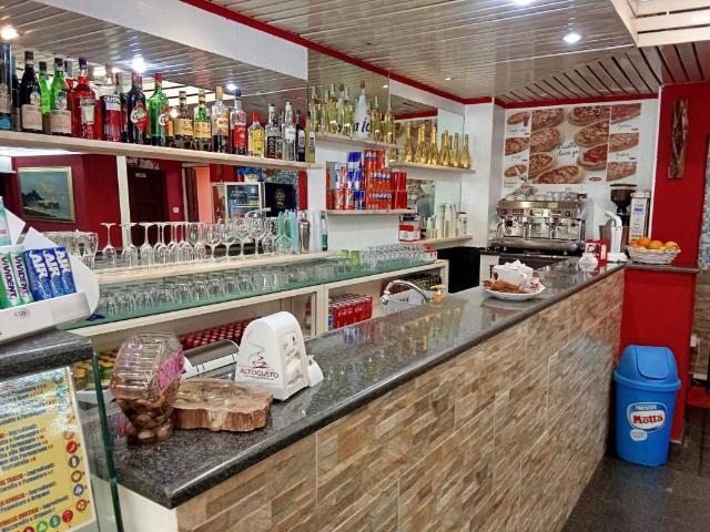 Locale Commerciale in vendita a Sant'Alenixedda, Cagliari