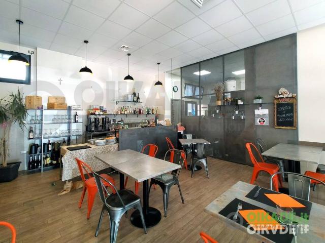 Locale Commerciale in vendita a Sant'Avendrace-Santa Gilla, Cagliari
