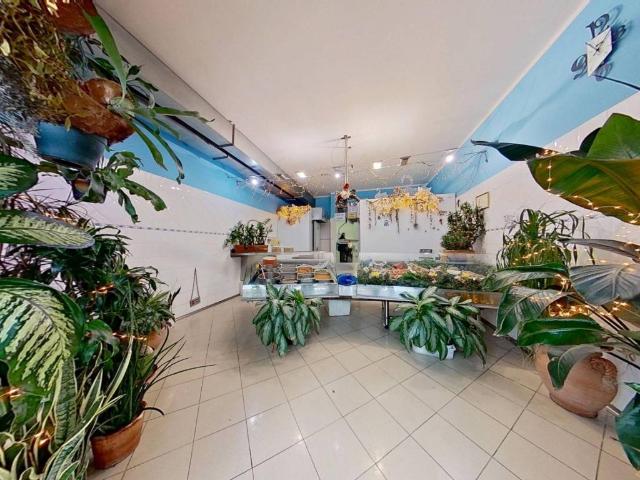 Locale Commerciale in vendita a Nicosia-Rezzano, Calci