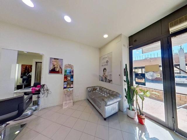 Locale Commerciale in vendita a Nicosia-Rezzano, Calci