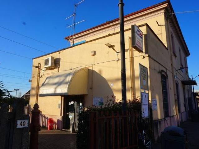 Locale Commerciale in vendita a Calusco D'adda, Lombardia