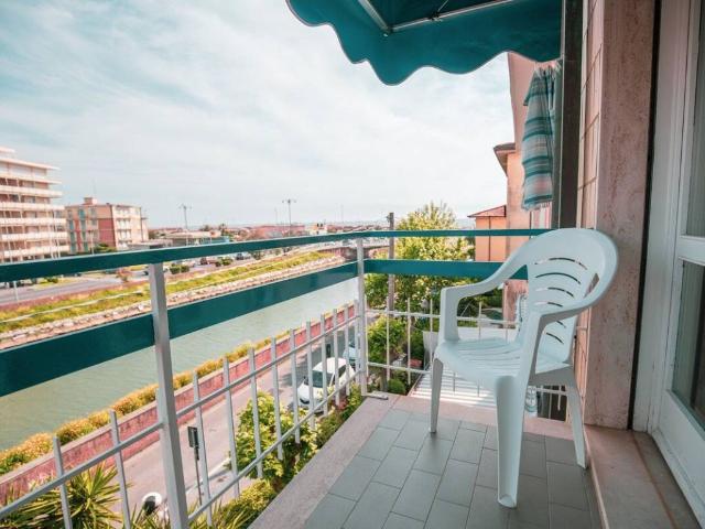 Locale Commerciale in vendita a Lido di Camaiore, Camaiore