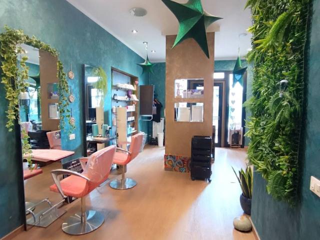 Locale Commerciale in vendita a Prataccio, Campi Bisenzio