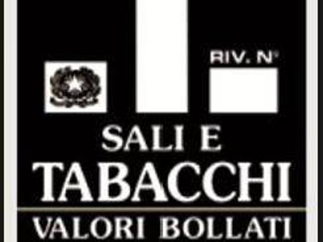 Locale Commerciale in vendita a Campi Bisenzio, Toscana