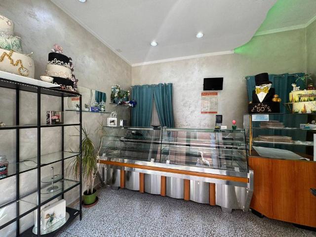 Locale Commerciale in vendita a Campobasso, Molise
