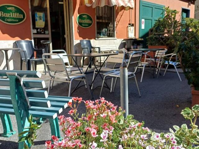Locale Commerciale in vendita a Campomorone, Liguria