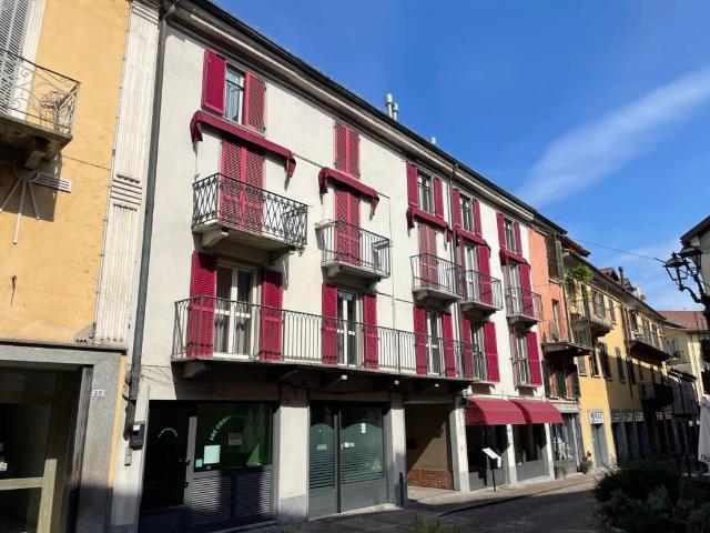 Locale Commerciale in vendita a Canelli, Asti