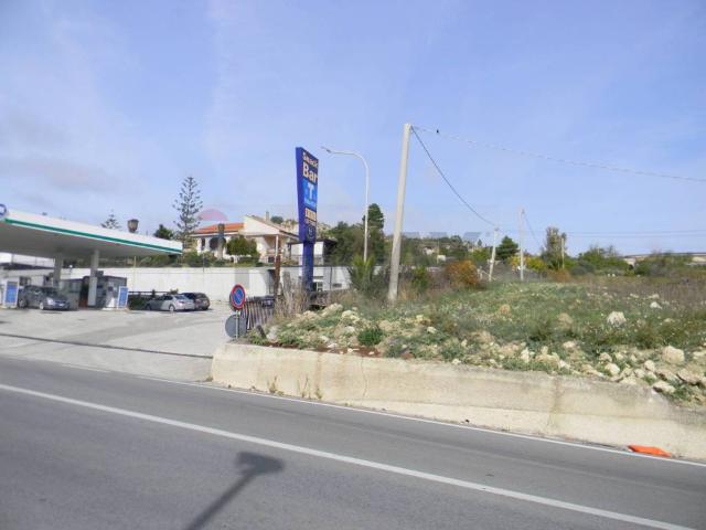 Locale Commerciale in vendita a Canicattì E Borgalino, Sicilia