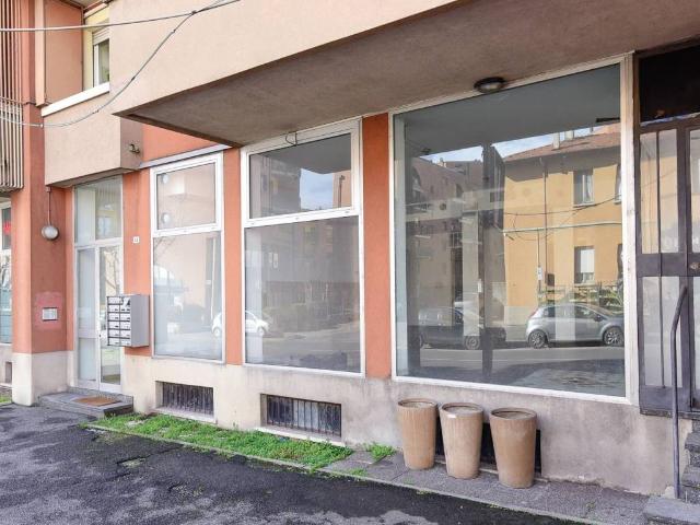 Locale Commerciale in vendita a Cantù, Lombardia