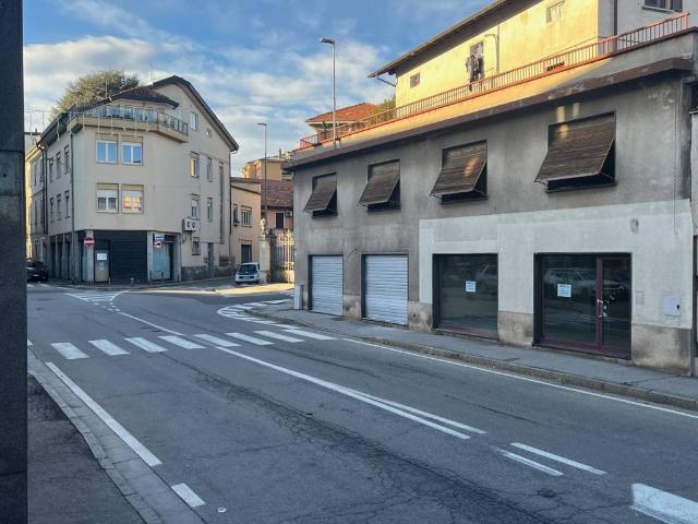 Locale Commerciale in vendita a Cantù, Lombardia