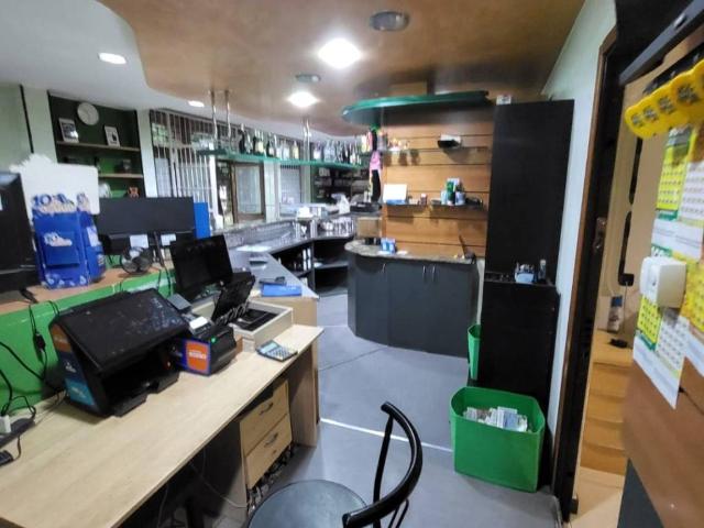 Locale Commerciale in vendita a Canzo, Lombardia