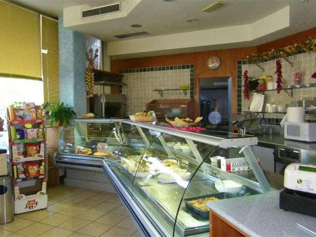 Locale Commerciale in vendita a Lammari, Capannori