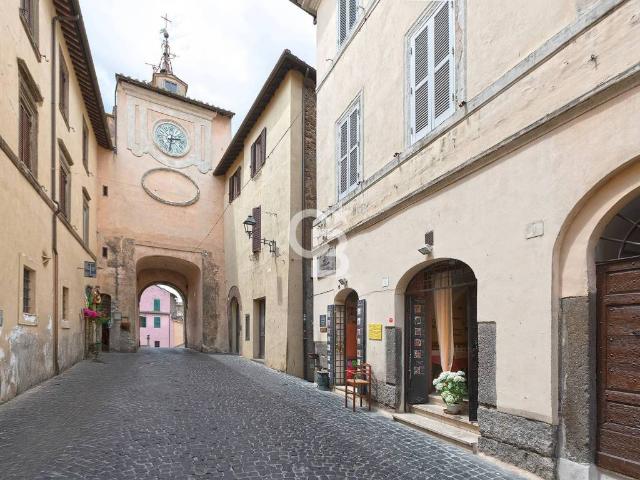Locale Commerciale in vendita a Capranica, Lazio