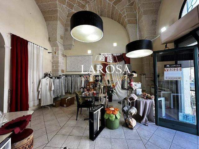 Locale Commerciale in vendita a Puglia, Lecce