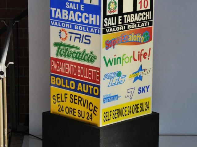Locale Commerciale in vendita a Capriate San Gervasio, Lombardia