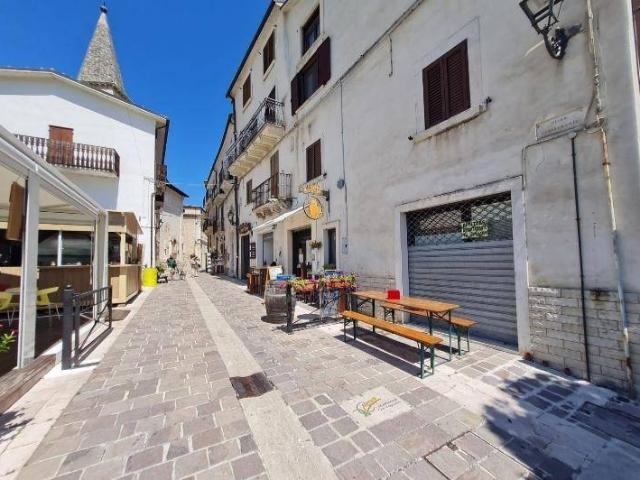 Locale Commerciale in vendita a Caramanico Terme, Abruzzo