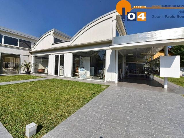 Locale Commerciale in vendita a Carate Brianza, Lombardia