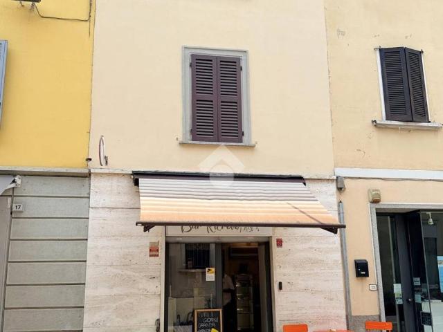 Locale Commerciale in vendita a Realdino, Carate Brianza