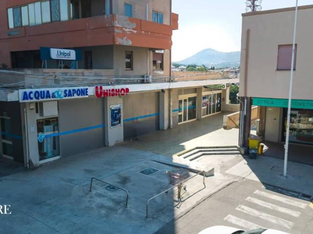 Locale Commerciale in vendita a Rinascita, Carbonia