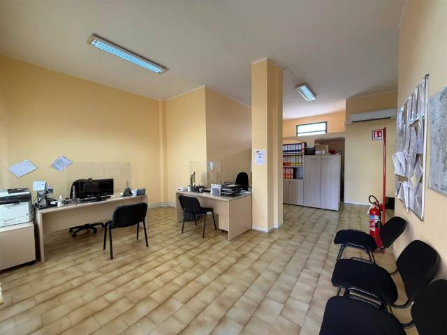 Locale Commerciale in vendita a Rinascita, Carbonia