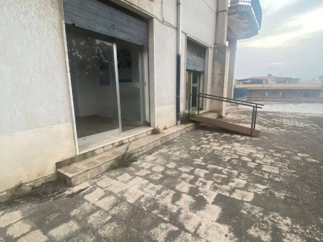Locale Commerciale in vendita a Carlentini, Sicilia