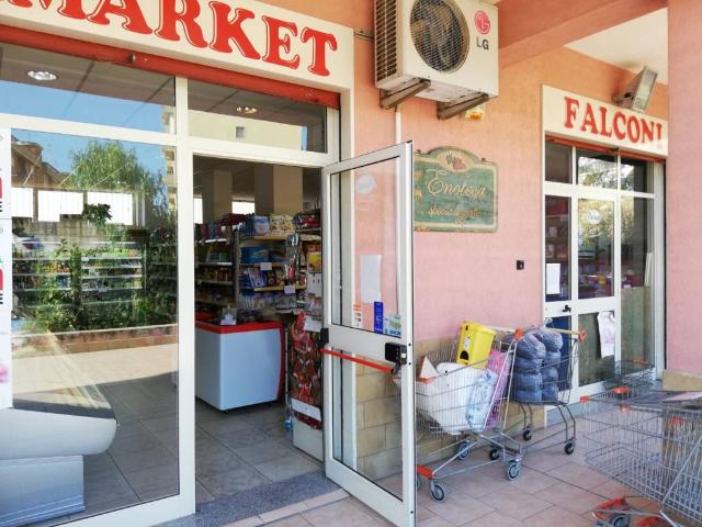 Locale Commerciale in vendita a Carlentini, Sicilia