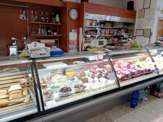 Locale Commerciale in vendita a Carlentini, Sicilia