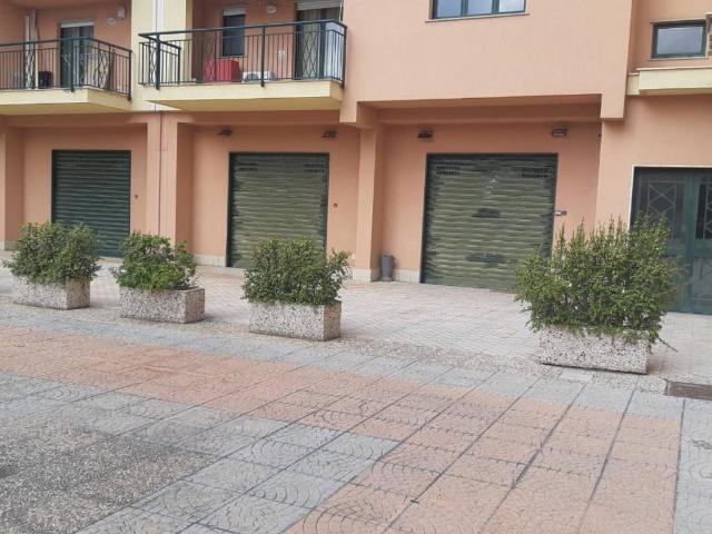 Locale Commerciale in vendita a Carlentini, Sicilia