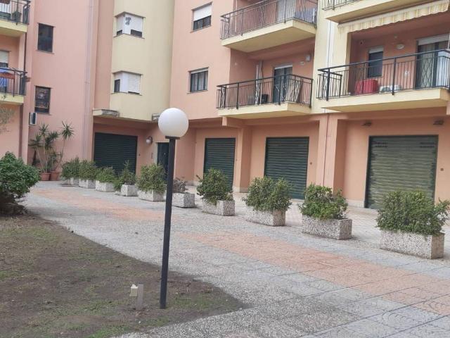 Locale Commerciale in vendita a Carlentini, Sicilia