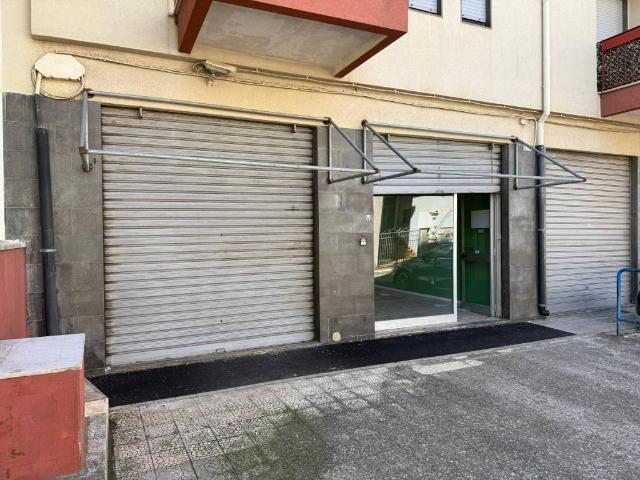 Locale Commerciale in vendita a Puglia, Brindisi