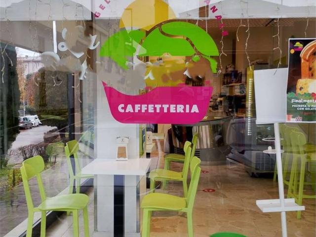 Locale Commerciale in vendita a Carugo, Lombardia