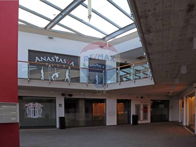 Locale Commerciale in vendita a Carvico, Lombardia